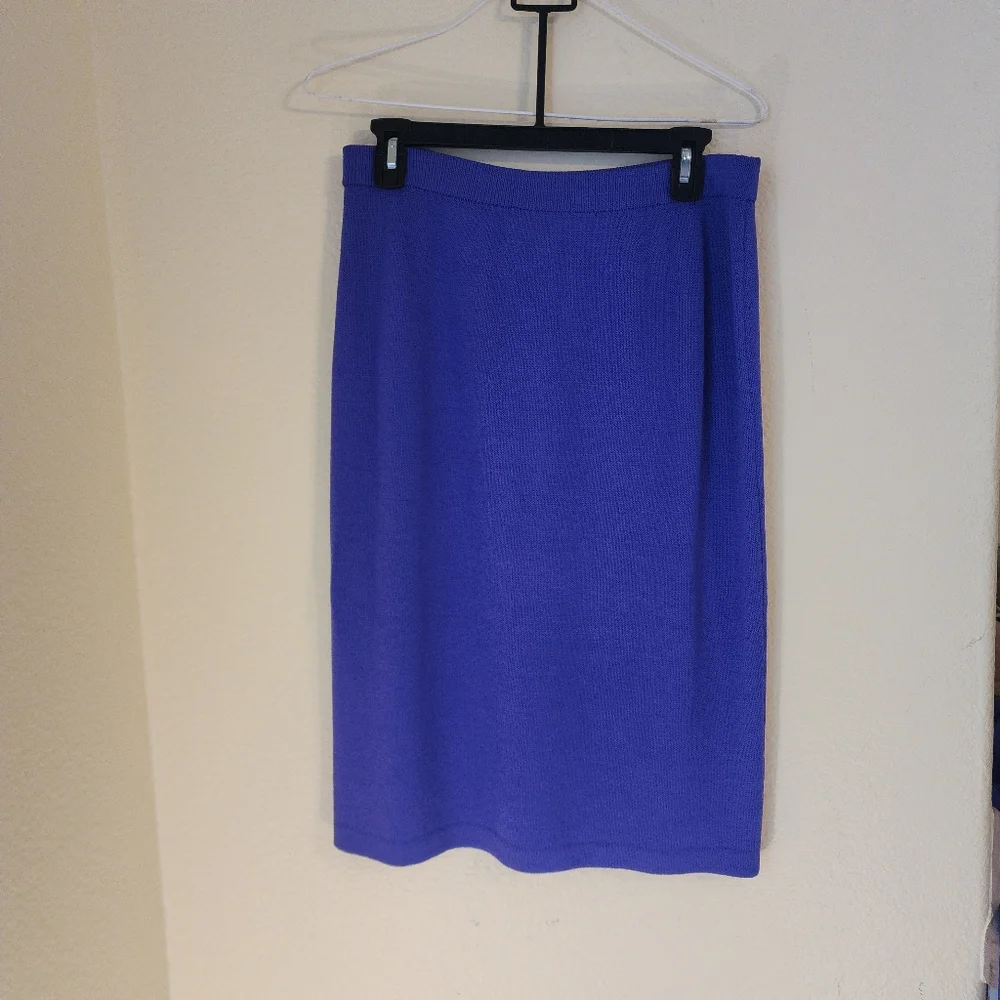 St. John 2 Piece Suit - Picture 5 of 8